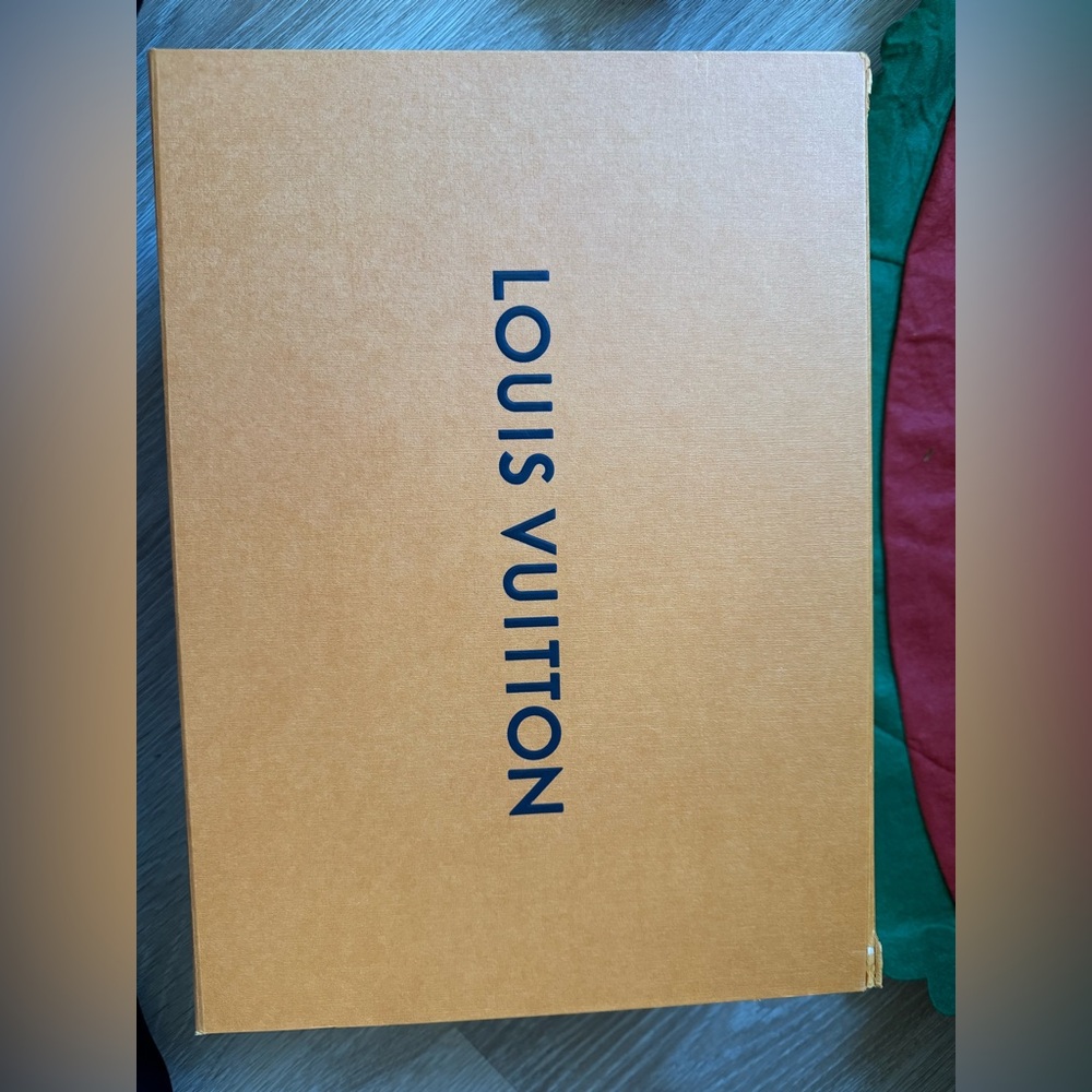 LOUIS VUITTON GIFT BOX